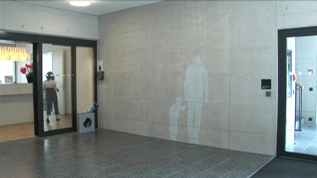 Aus dem Schatten treten